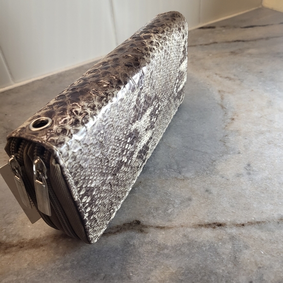Wallet Clutch Faux leather Snake skin pattern. Double zipper. Brown beige. - Picture 1 of 6